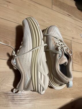 Hoka shifting sand Bondi 8